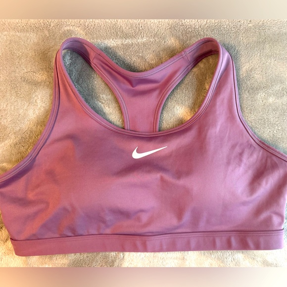 Nike sports bra with cups - Picture 1 of 4